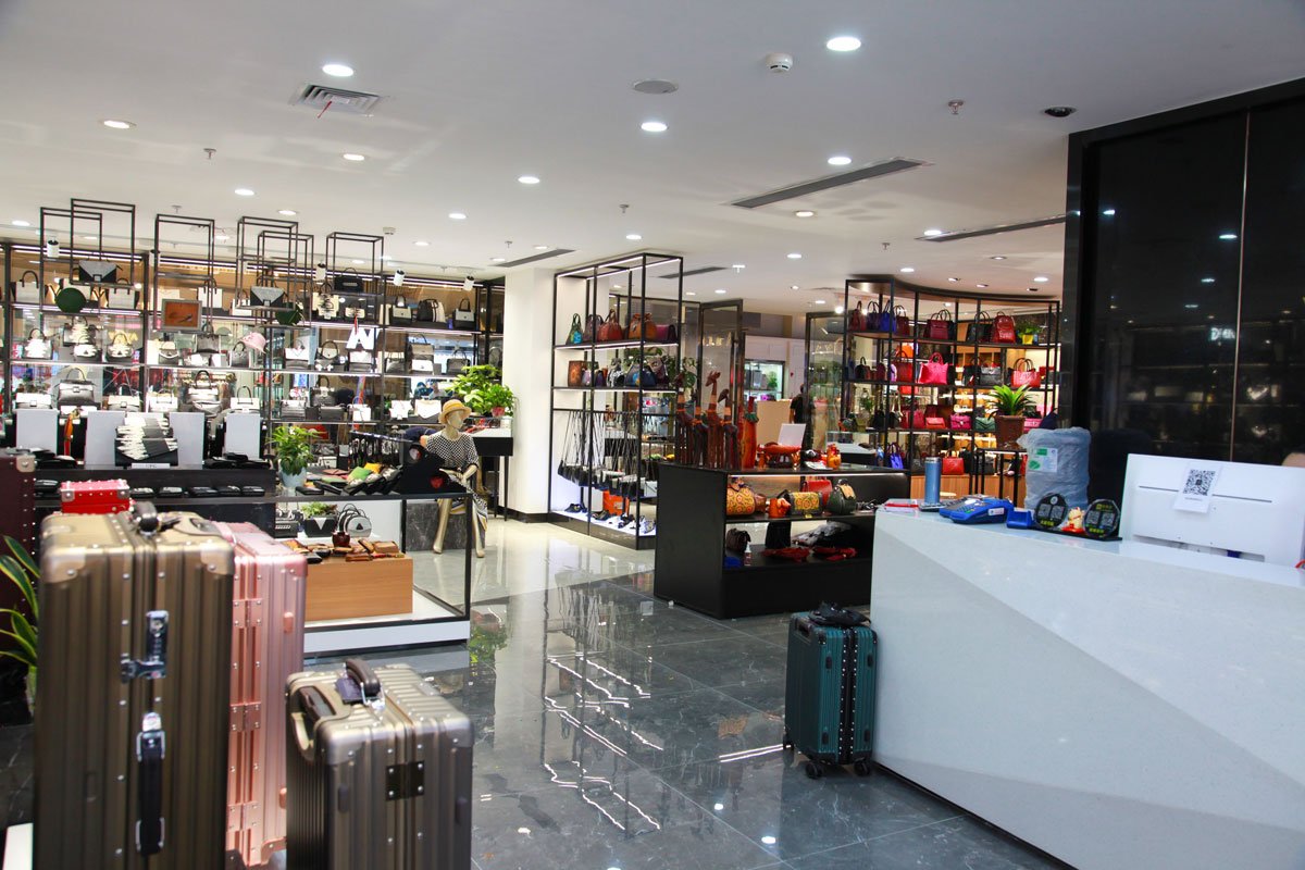 長沙溫爾皮具店裝修設計效果圖_長沙高橋皮具店裝修_長沙裝修公司_永祺商業裝飾