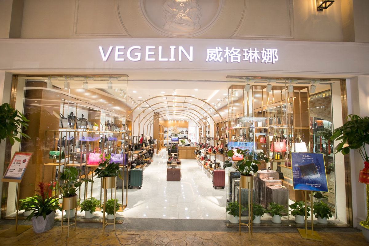 袋鼠皮具高橋店裝修設(shè)計(jì)效果圖_長沙高橋皮具城裝修_箱包店面裝修案例_長沙裝修公司_永祺商業(yè)裝飾 袋鼠皮具高橋店裝修設(shè)計(jì)效果圖_長沙高橋皮具城裝修_箱包店面裝修案例_長沙裝修公司_永祺商業(yè)裝飾