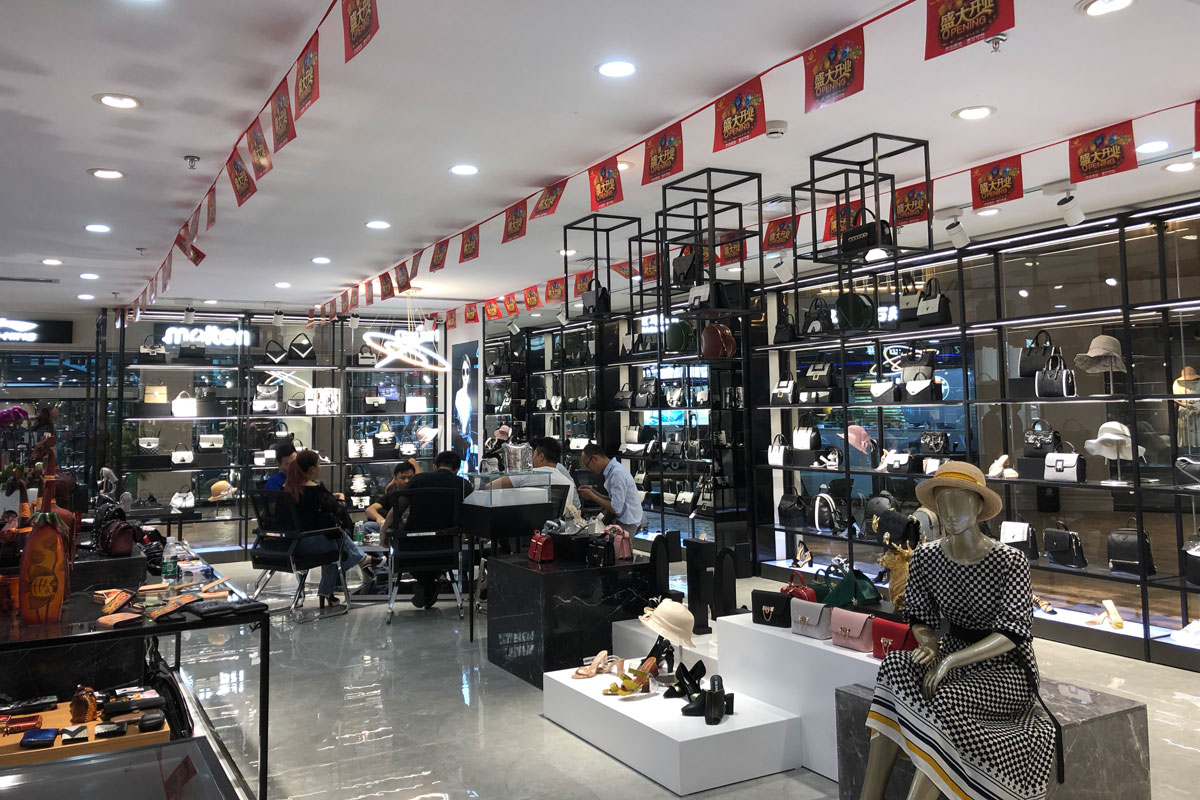 長沙溫爾皮具店裝修設計效果圖_長沙高橋皮具店裝修_長沙裝修公司_永祺商業裝飾