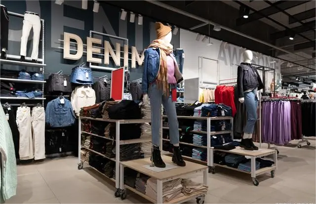 1671878575307526.png 服裝店布置3.png